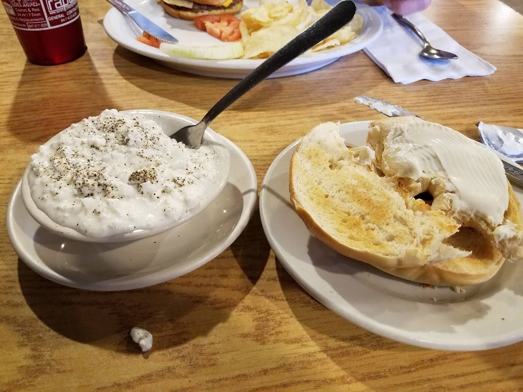 Freds Diner | restaurant | 225 Center St, Grayslake, IL 60030, USA | 8472239776 OR +1 847-223-9776