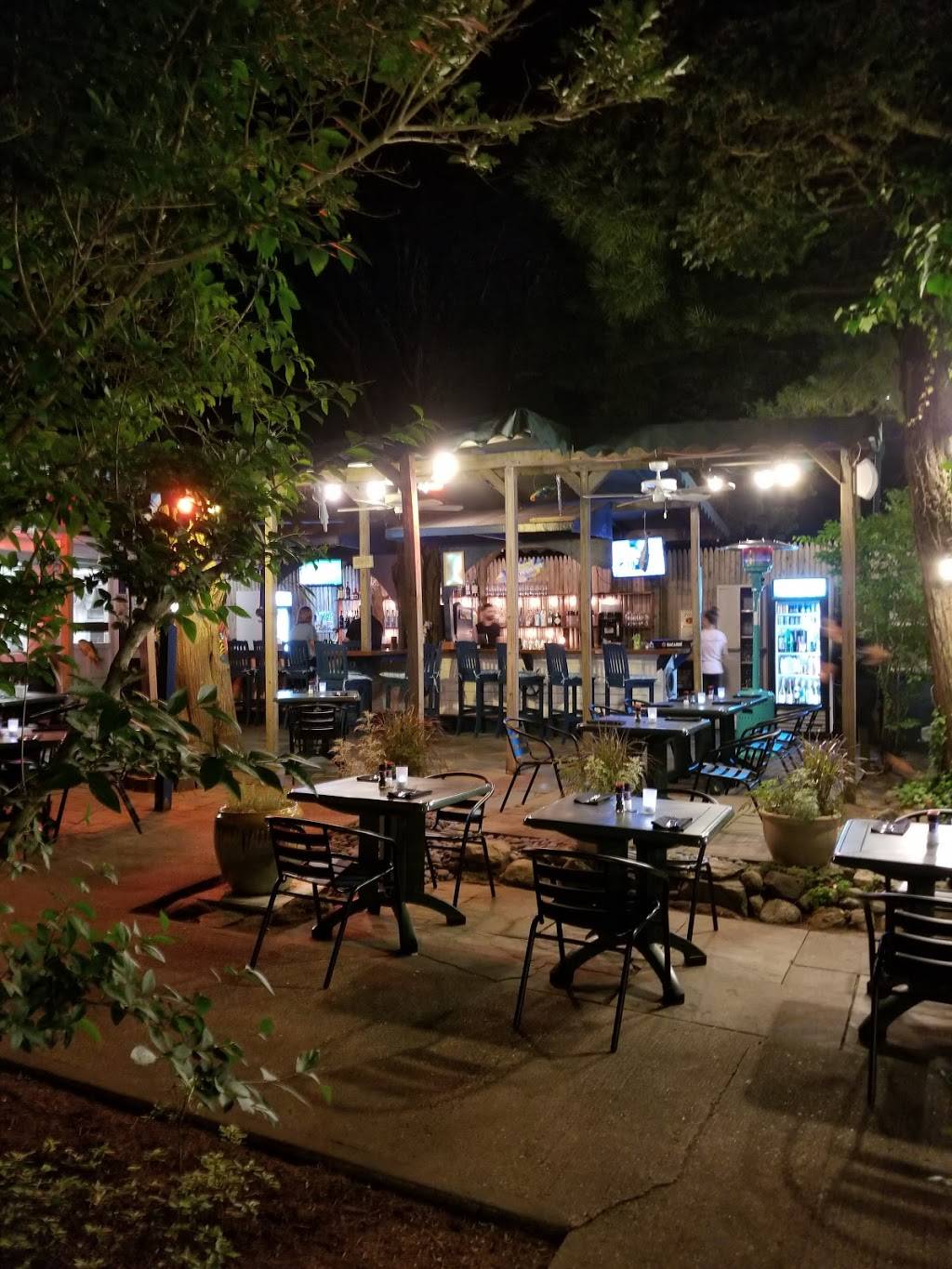 The Blue Coral | restaurant | 483 Main St, Chatham, MA 02633, USA | 5083480485 OR +1 508-348-0485