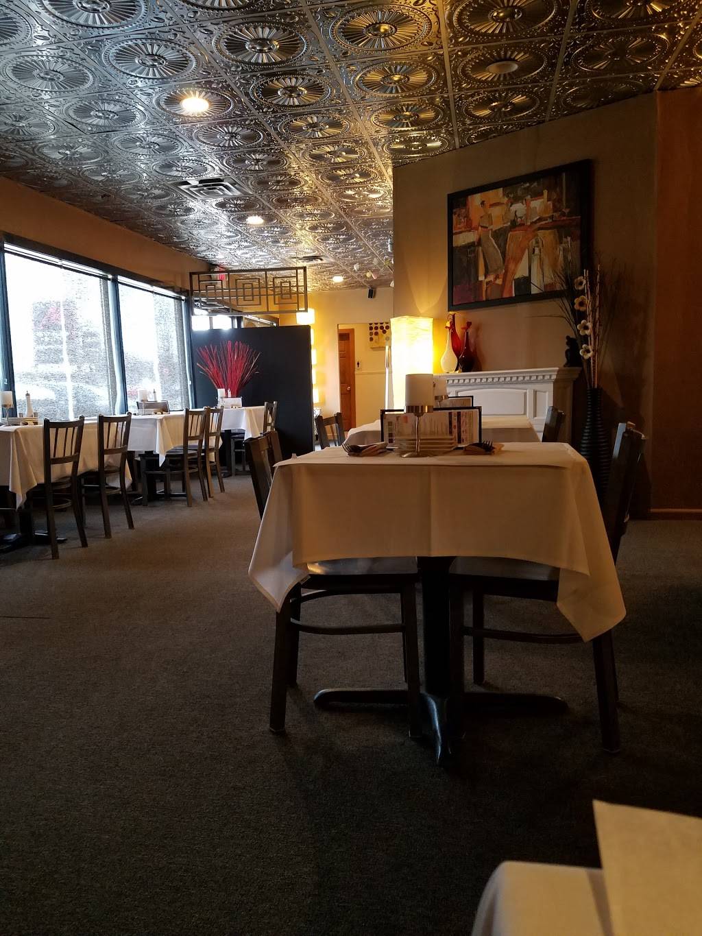 Mynt Fusion Bistro | restaurant | 800 W Main St, Lowell, MI 49331, USA | 6169879307 OR +1 616-987-9307