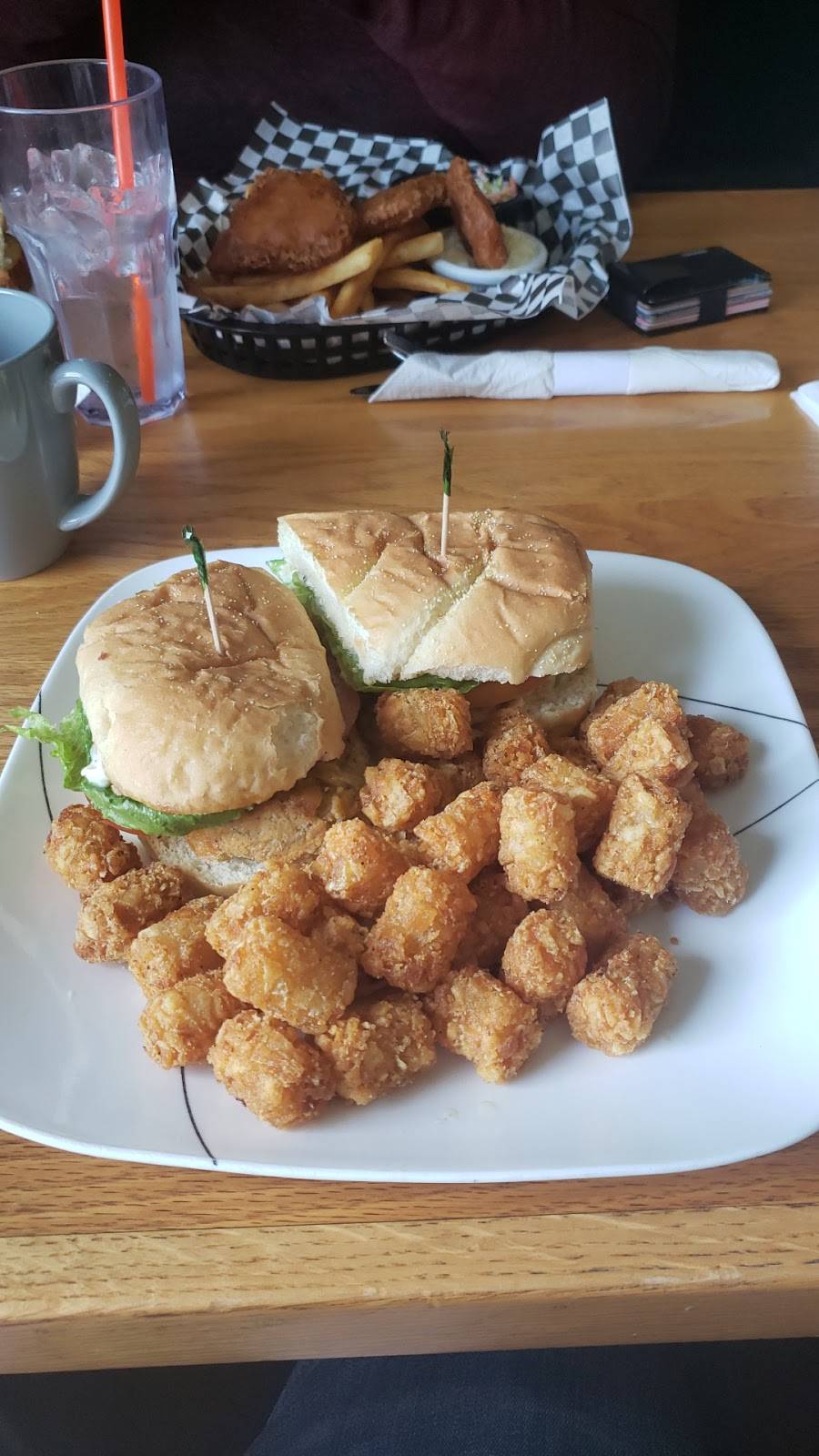 Trina & Rons Place | restaurant | 45 NE Skipanon Dr, Warrenton, OR 97146, USA | 5038618200 OR +1 503-861-8200