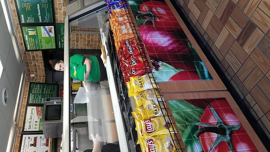 Subway | meal takeaway | 11210 Shawnee Mission Pkwy, Shawnee, KS 66203, USA | 9136315588 OR +1 913-631-5588