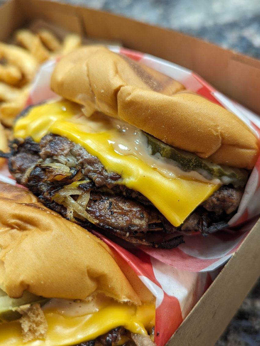 Burger Bros | restaurant | 1583 W El Camino Ave, Sacramento, CA 95833, USA | 9165715792 OR +1 916-571-5792