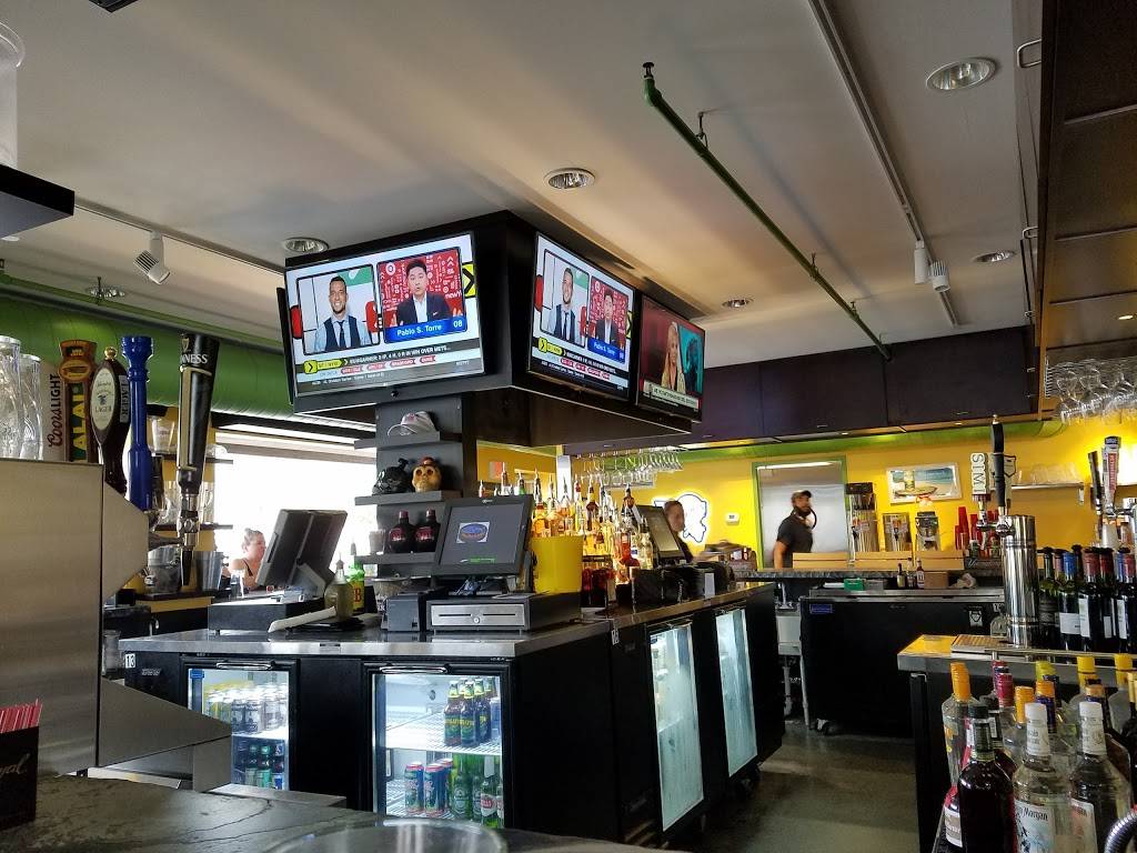 Saltys Island Bar & Grille | restaurant | 437 S Gulfview Blvd, Clearwater Beach, FL 33767, USA | 7272168085 OR +1 727-216-8085