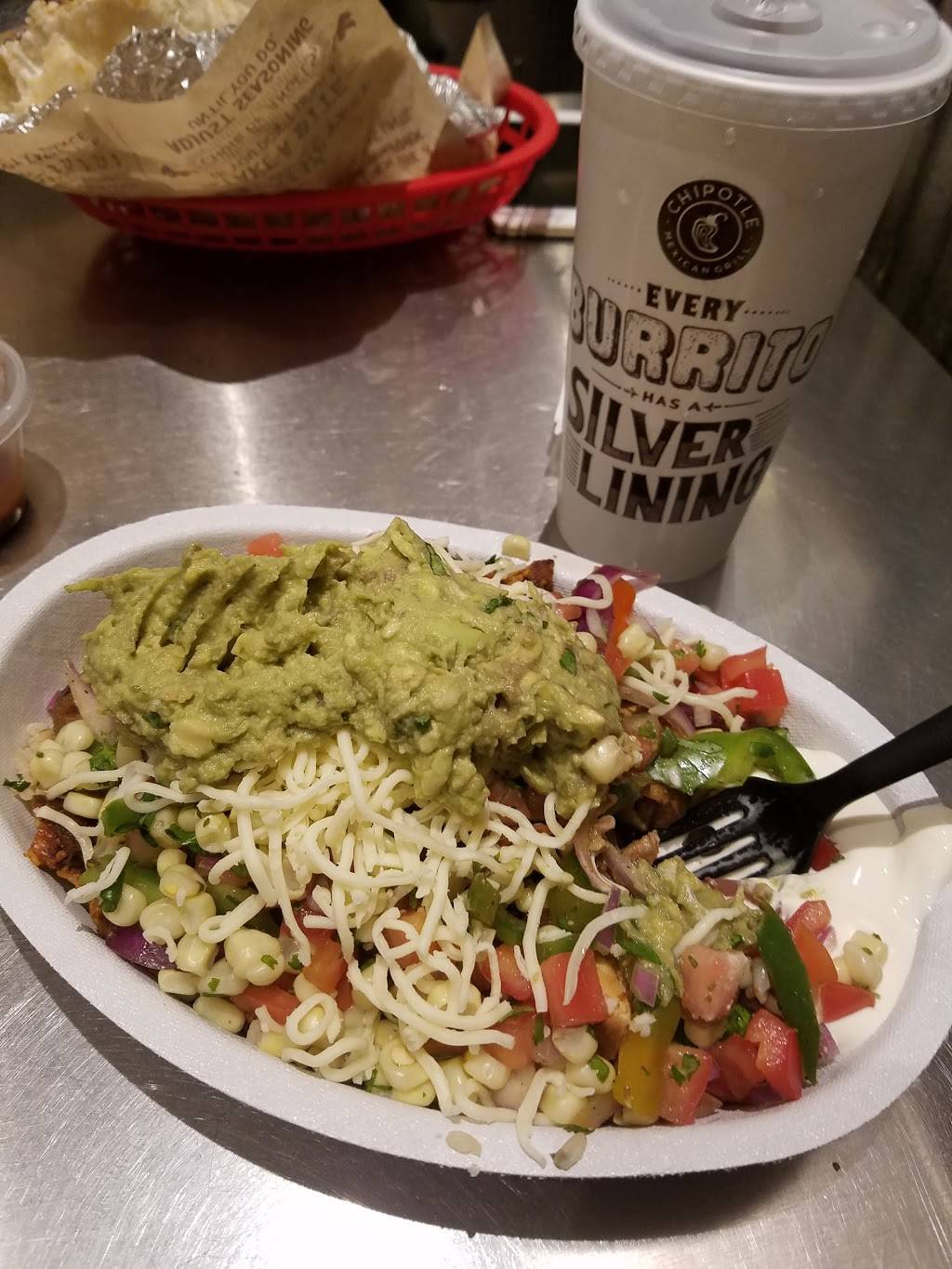 Chipotle Mexican Grill | restaurant | 966 Farmington Ave, West Hartford, CT 06107, USA | 8605868281 OR +1 860-586-8281