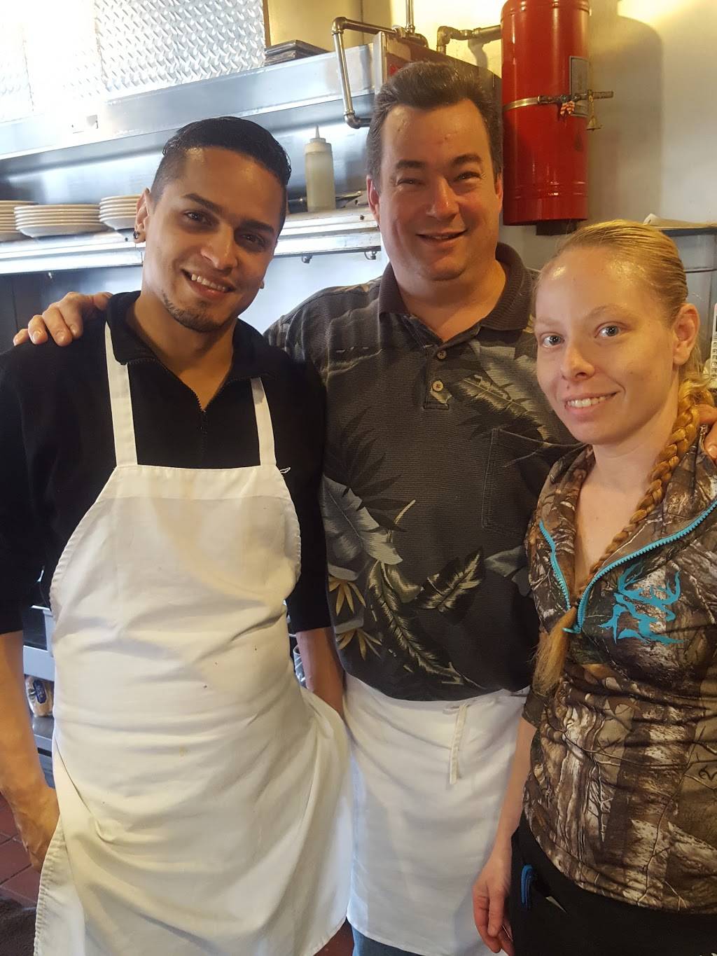 Coney Cafe | restaurant | 228 W Walton Blvd, Pontiac, MI 48340, USA | 2483342970 OR +1 248-334-2970