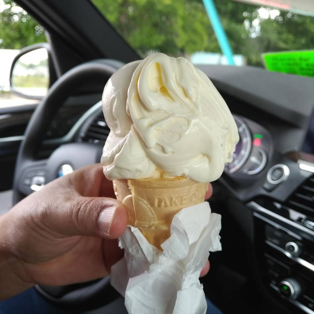 Leons Frozen Custard | restaurant | 121 W Murdock Ave, Oshkosh, WI 54901, USA | 9202317755 OR +1 920-231-7755