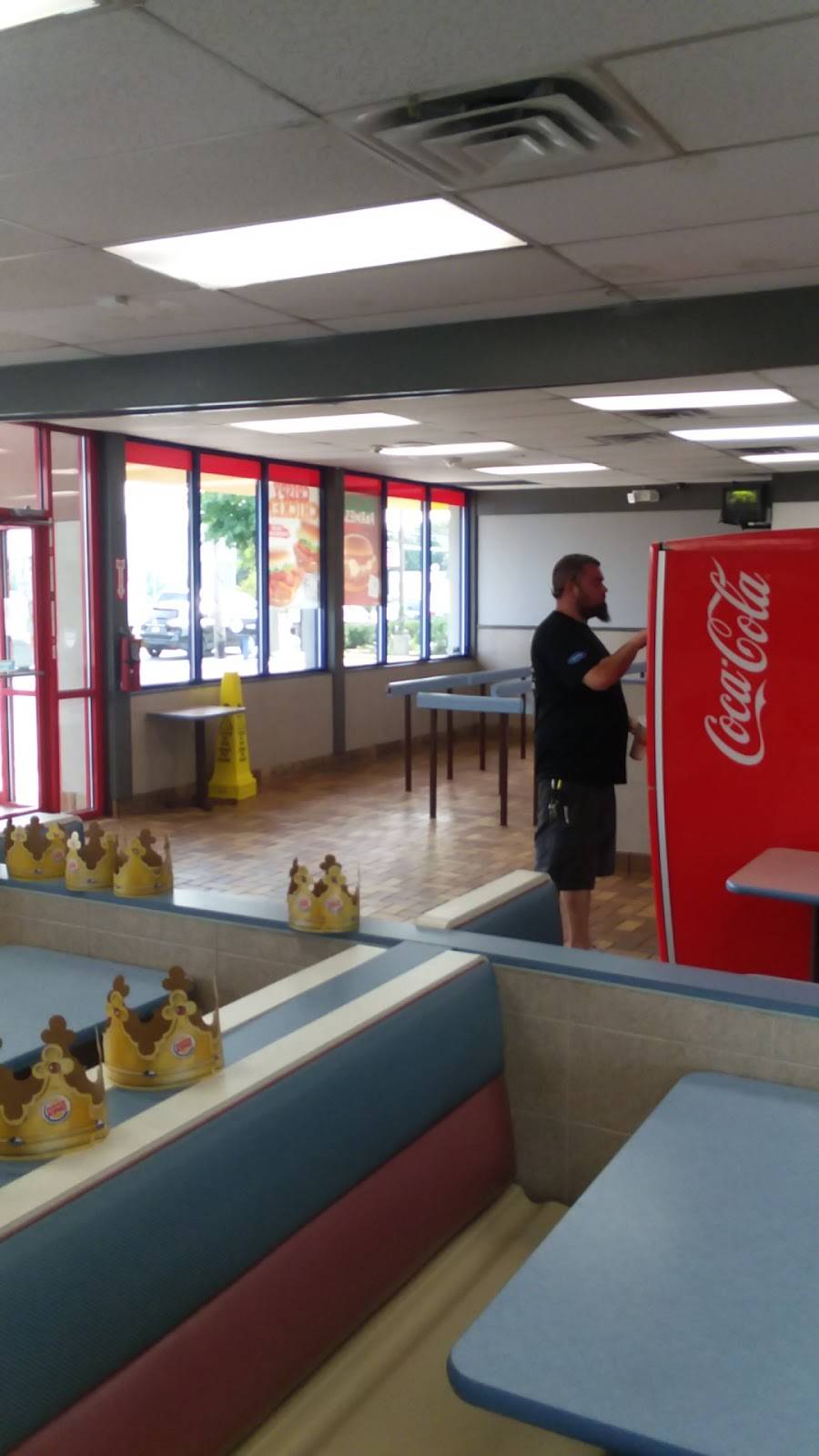 Burger King | restaurant | 2351 Jericho Turnpike, Garden City Park, NY 11040, USA | 5167466395 OR +1 516-746-6395