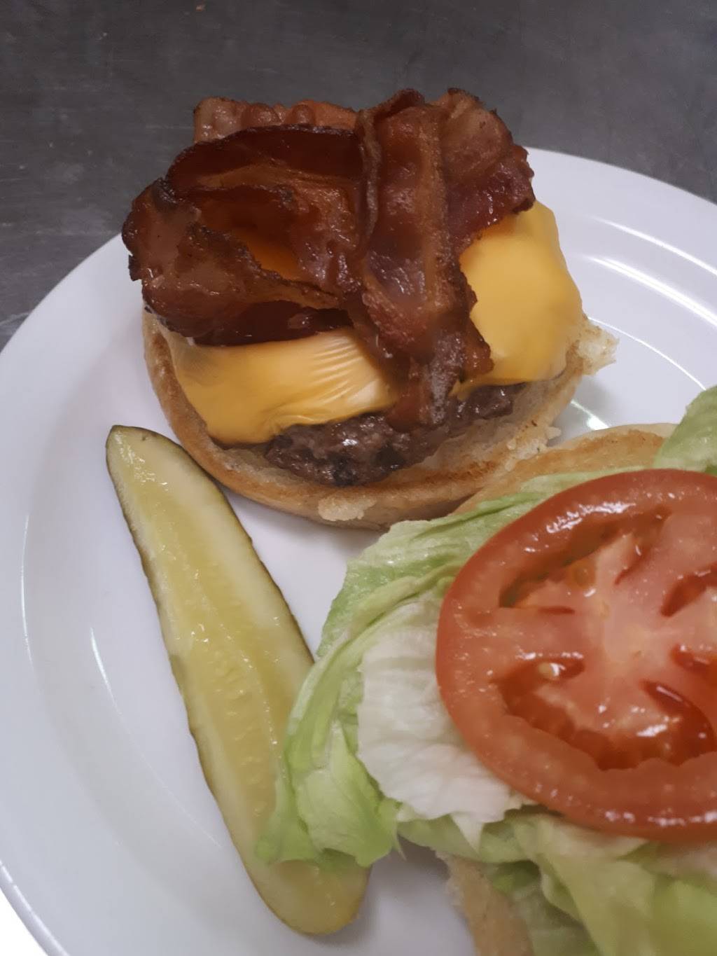 Shermans Station Family Restaurant | restaurant | 119 Erie St N, Leamington, ON N8H 3A3, Canada | 5193249222 OR +1 519-324-9222