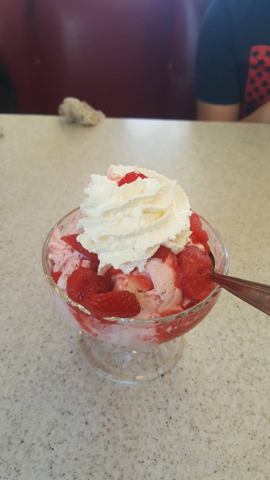 Oberweis Ice Cream and Dairy Store | restaurant | 6469 N Lincoln Ave, Lincolnwood, IL 60712, USA | 8479834514 OR +1 847-983-4514