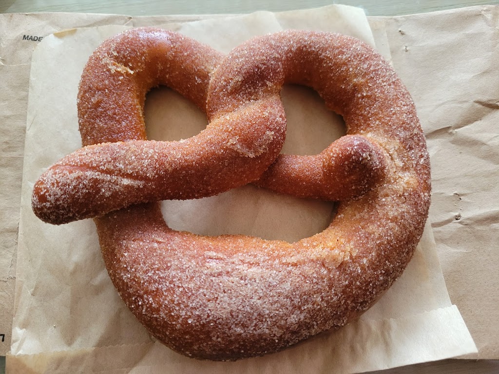 Gnarly Knots Pretzel Company | restaurant | 100 W St Charles Rd, Lombard, IL 60148, USA | 6303766188 OR +1 630-376-6188