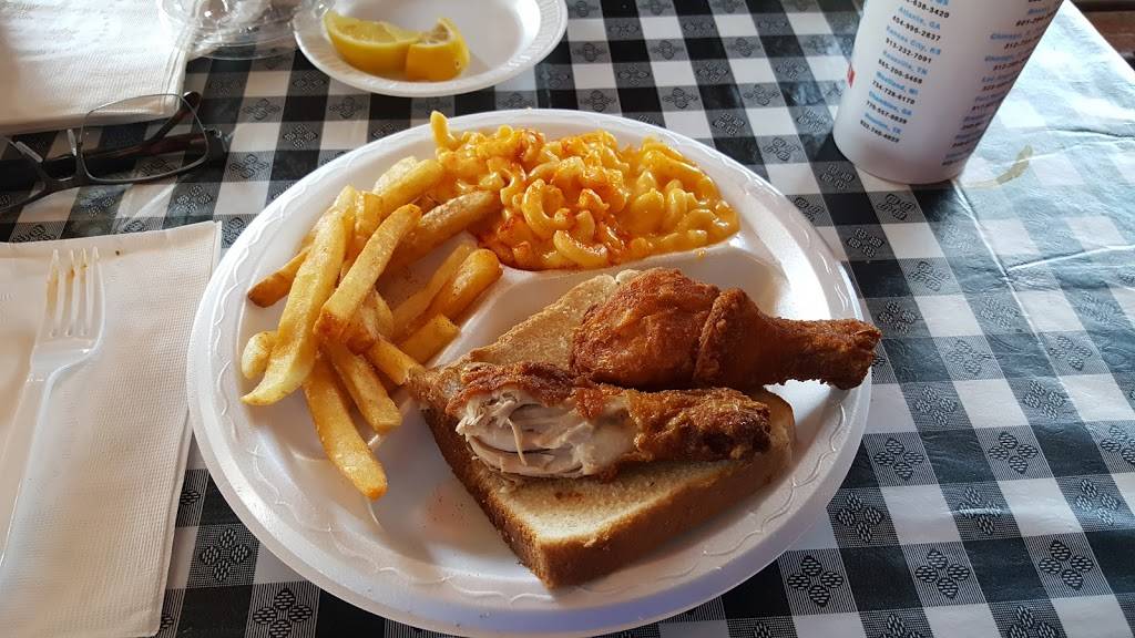 Guss World Famous Fried Chicken | restaurant | 730 S Mendenhall Rd, Memphis, TN 38117, USA | 9017672323 OR +1 901-767-2323