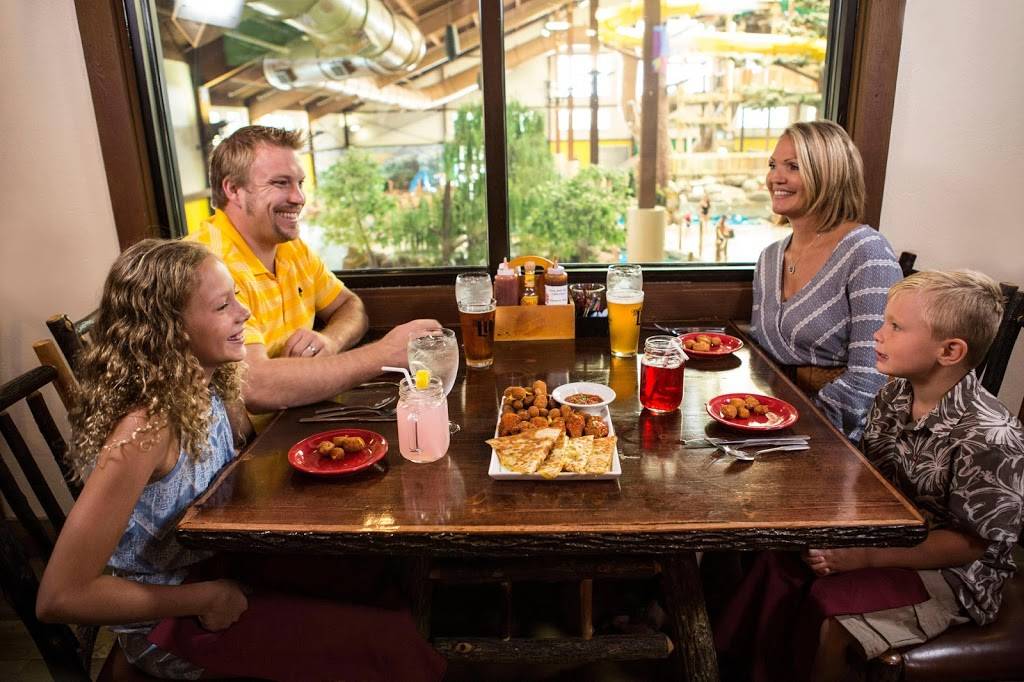 Smokeys Bar-B-Que House | restaurant | 7020 Grand Geneva Way, Lake Geneva, WI 53147, USA | 2622493400 OR +1 262-249-3400