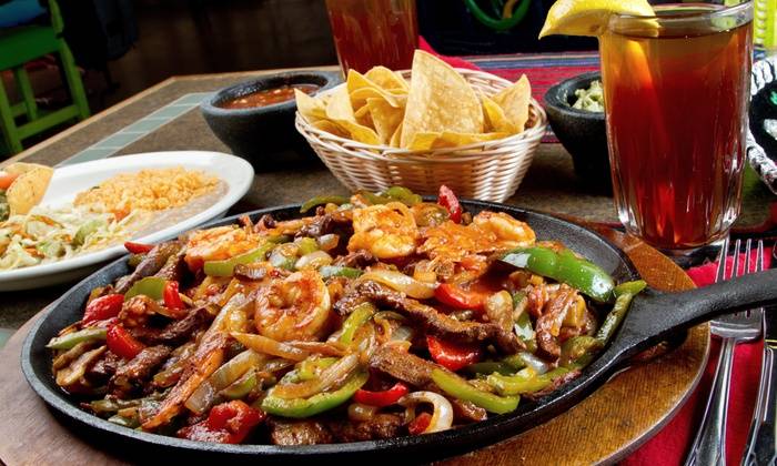 Hacienda Las Glorias | restaurant | 4317 Center Point Rd NE, Cedar Rapids, IA 52402, USA | 3192940082 OR +1 319-294-0082
