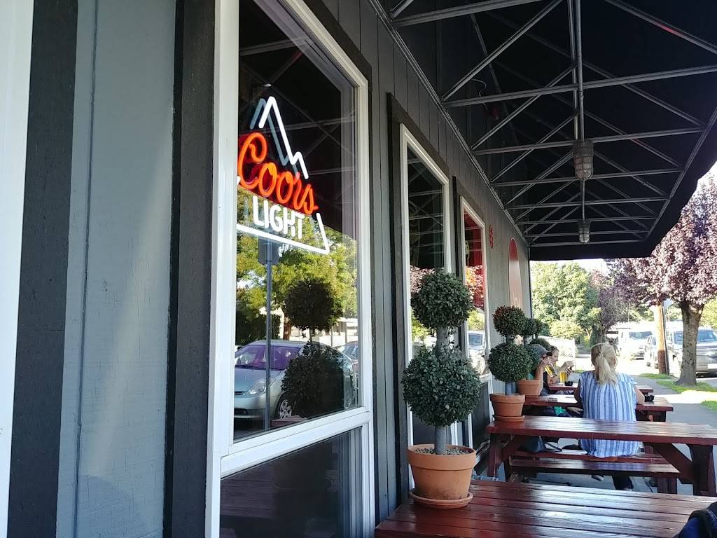 Jolly Roger at Johns Landing | restaurant | 5627 SW Kelly Ave, Portland, OR 97239, USA | 5032465040 OR +1 503-246-5040