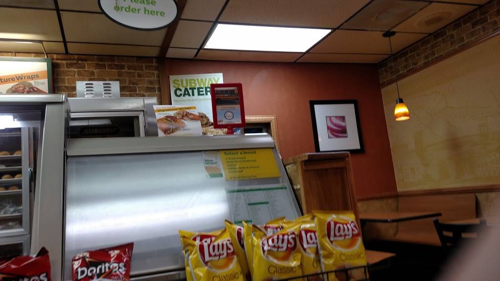 Subway | restaurant | 700 Broad St, Elizabethton, TN 37643, USA | 4235423348 OR +1 423-542-3348