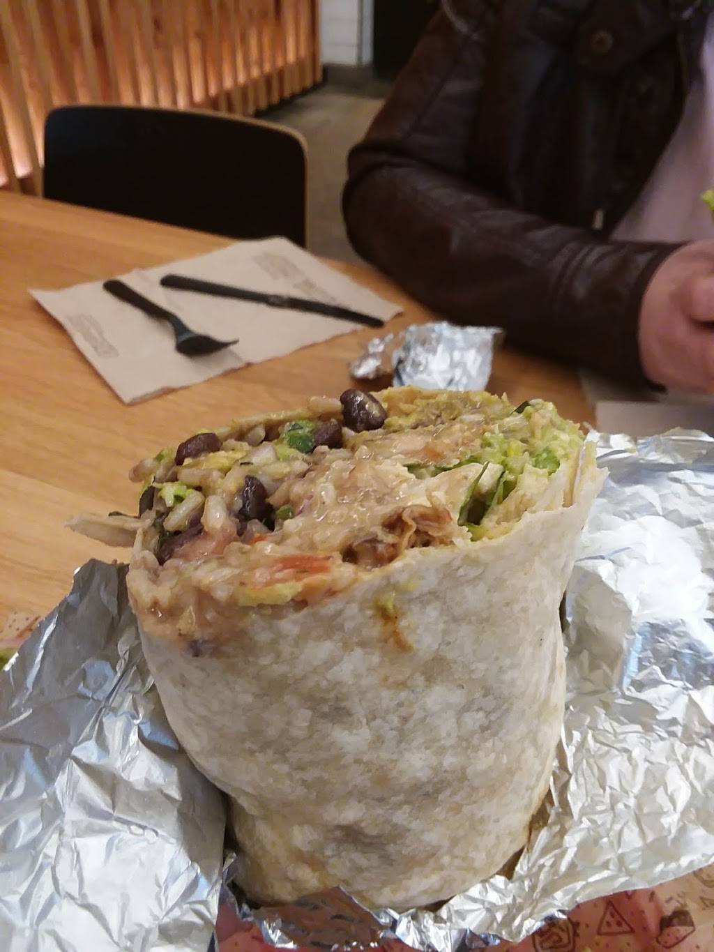 Chipotle Mexican Grill | restaurant | 1720 S Mission St, Mt Pleasant, MI 48858, USA | 9897721475 OR +1 989-772-1475