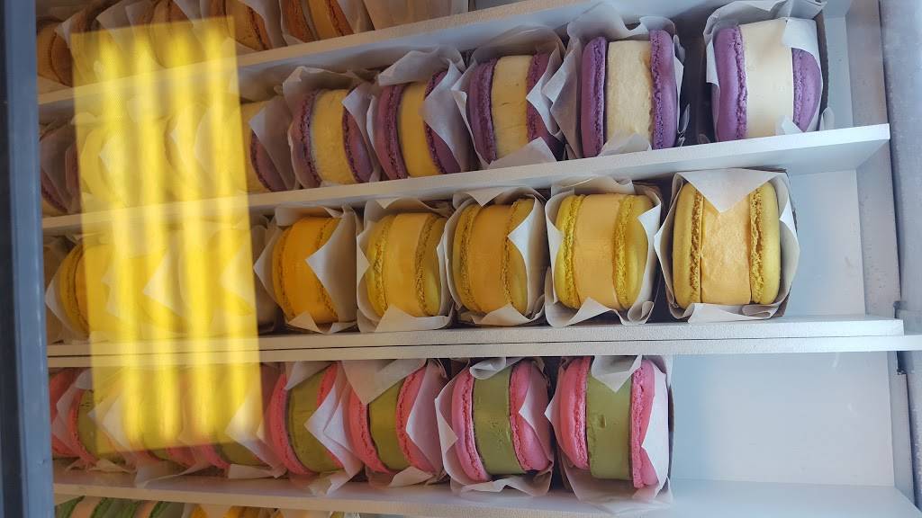 Collins Fish Market | meal takeaway | 4873 W Adams Blvd, Los Angeles, CA 90016, USA | 3237326155 OR +1 323-732-6155