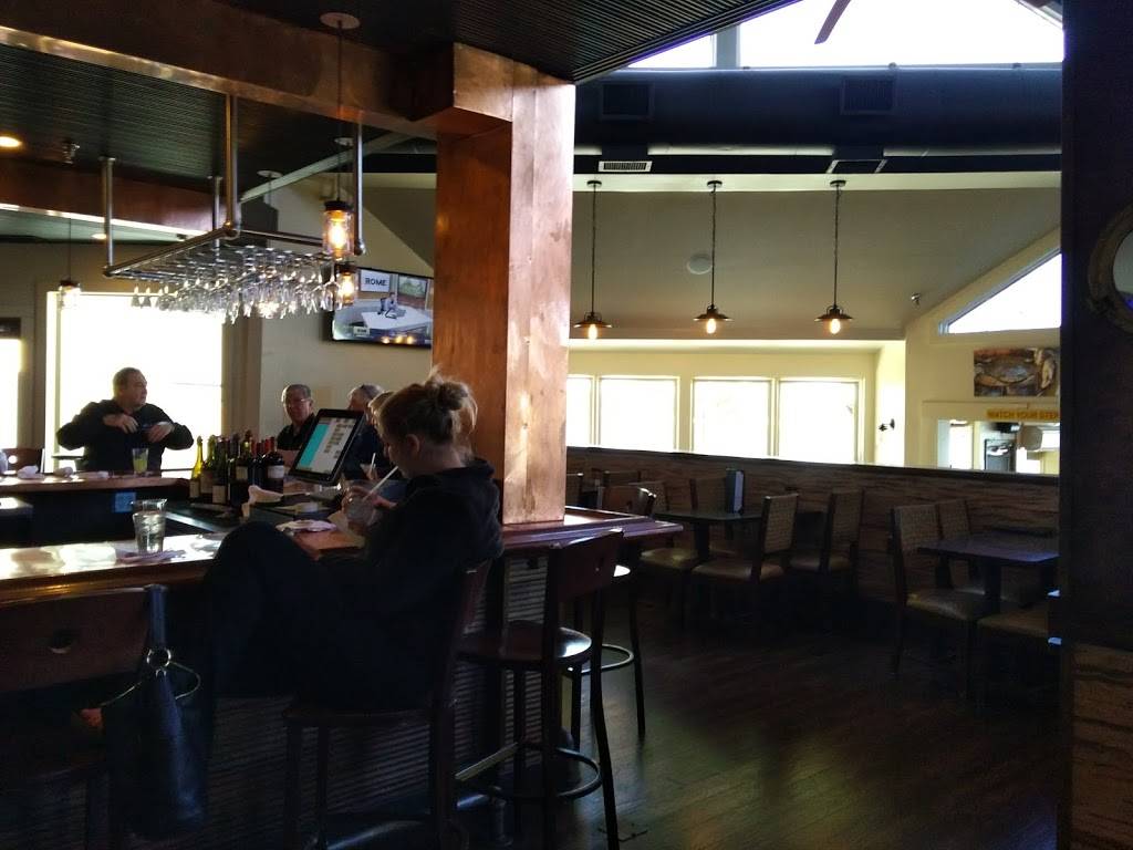 Charleston Crab Shacks | restaurant | 26 Center St, Folly Beach, SC 29439, USA | 8435883080 OR +1 843-588-3080