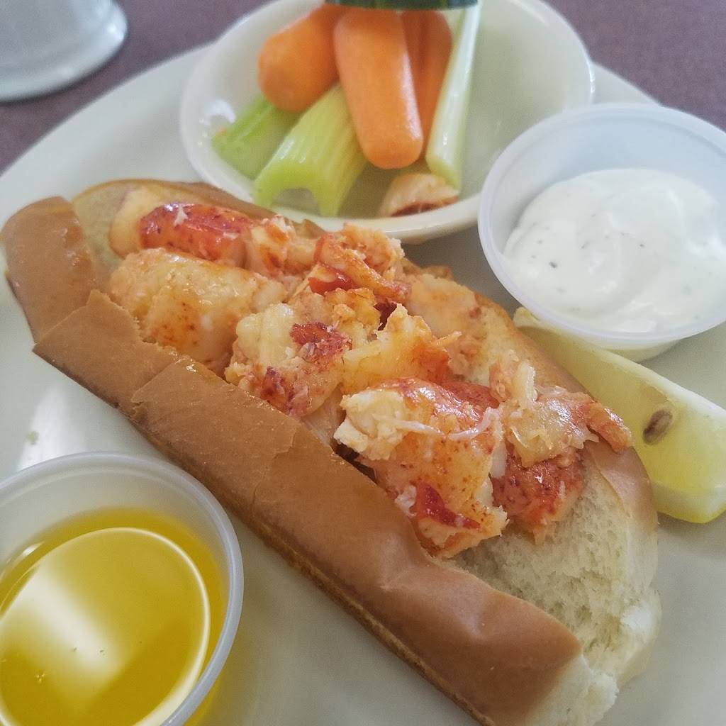 Gayles Depot Square Farm Shoppe | restaurant | 51 Depot St, Watertown, CT 06795, USA | 8602747353 OR +1 860-274-7353