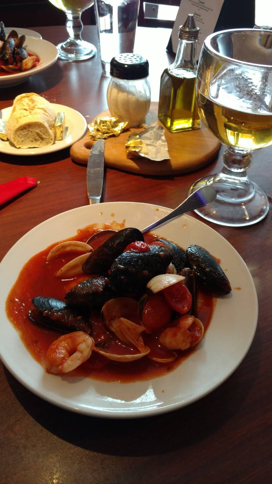 John & Tonys | restaurant | 27W371 North Ave, West Chicago, IL 60185, USA | 6305200593 OR +1 630-520-0593