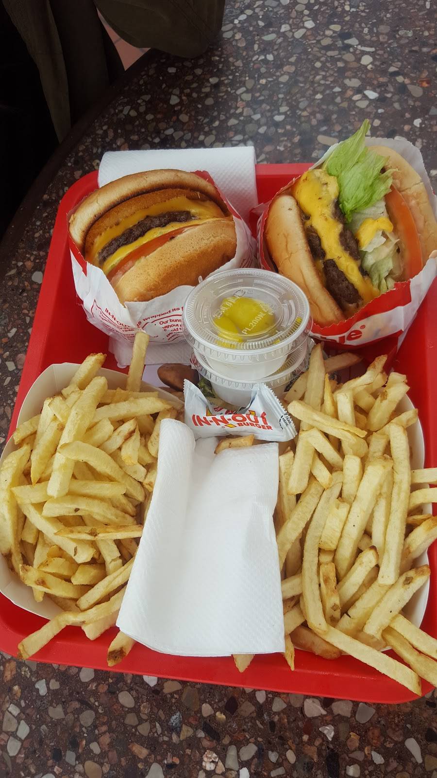 In-N-Out Burger | restaurant | 5820 Bellflower Blvd, Lakewood, CA 90713, USA | 8007861000 OR +1 800-786-1000