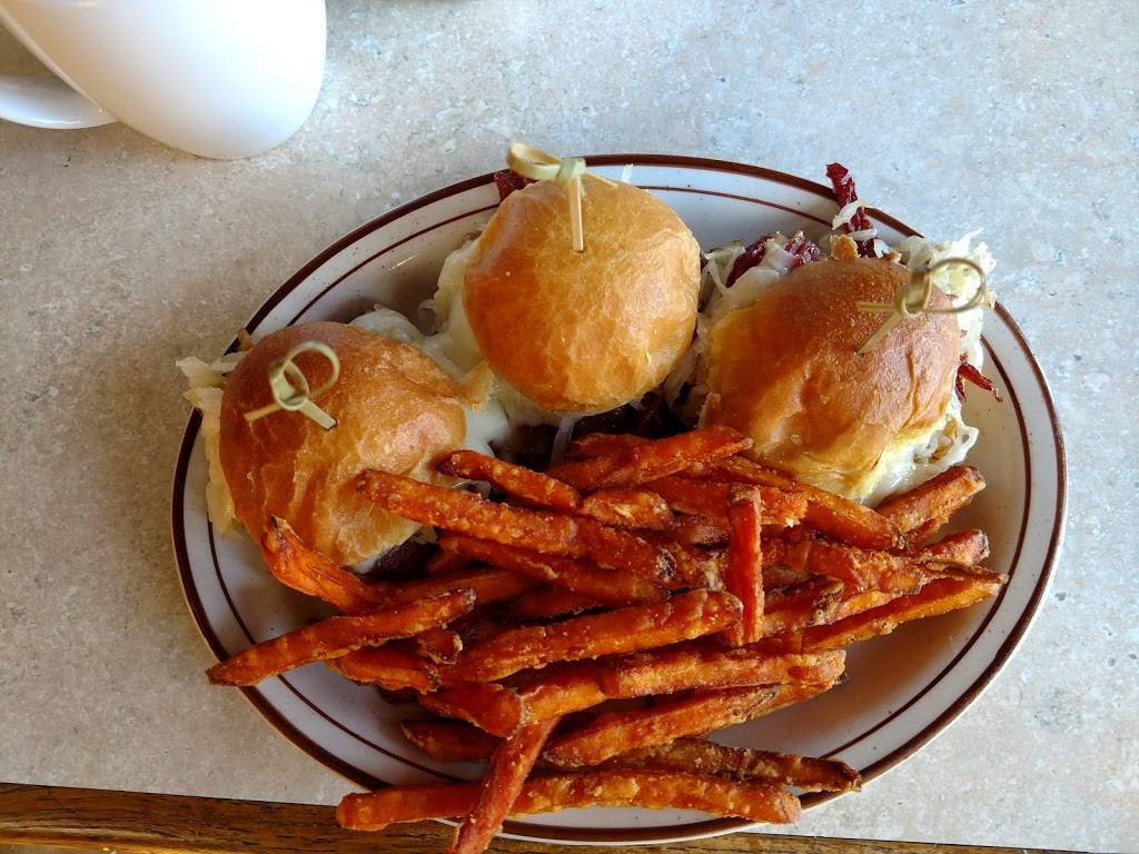 Doghouse Tavern | restaurant | 80874 Main St, Memphis, MI 48041, USA | 8103925116 OR +1 810-392-5116