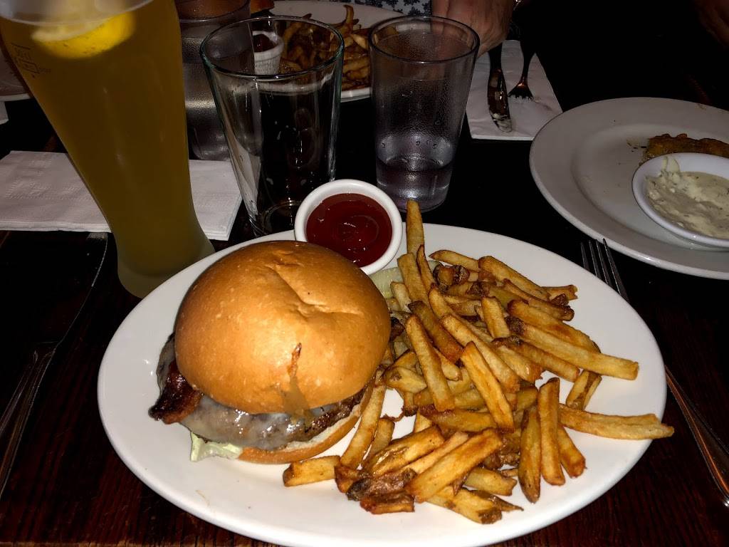 Henry Street Ale House | restaurant | 62 Henry St, Brooklyn, NY 11201, USA | 7185224801 OR +1 718-522-4801