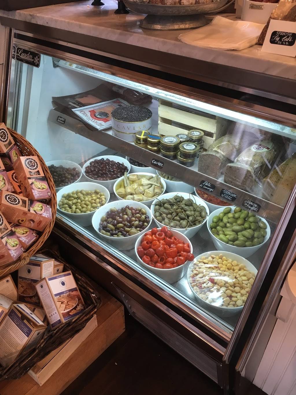 Cavaniolas Gourmet | cafe | 8 Amagansett Square, Amagansett, NY 11930, USA | 6312675608 OR +1 631-267-5608