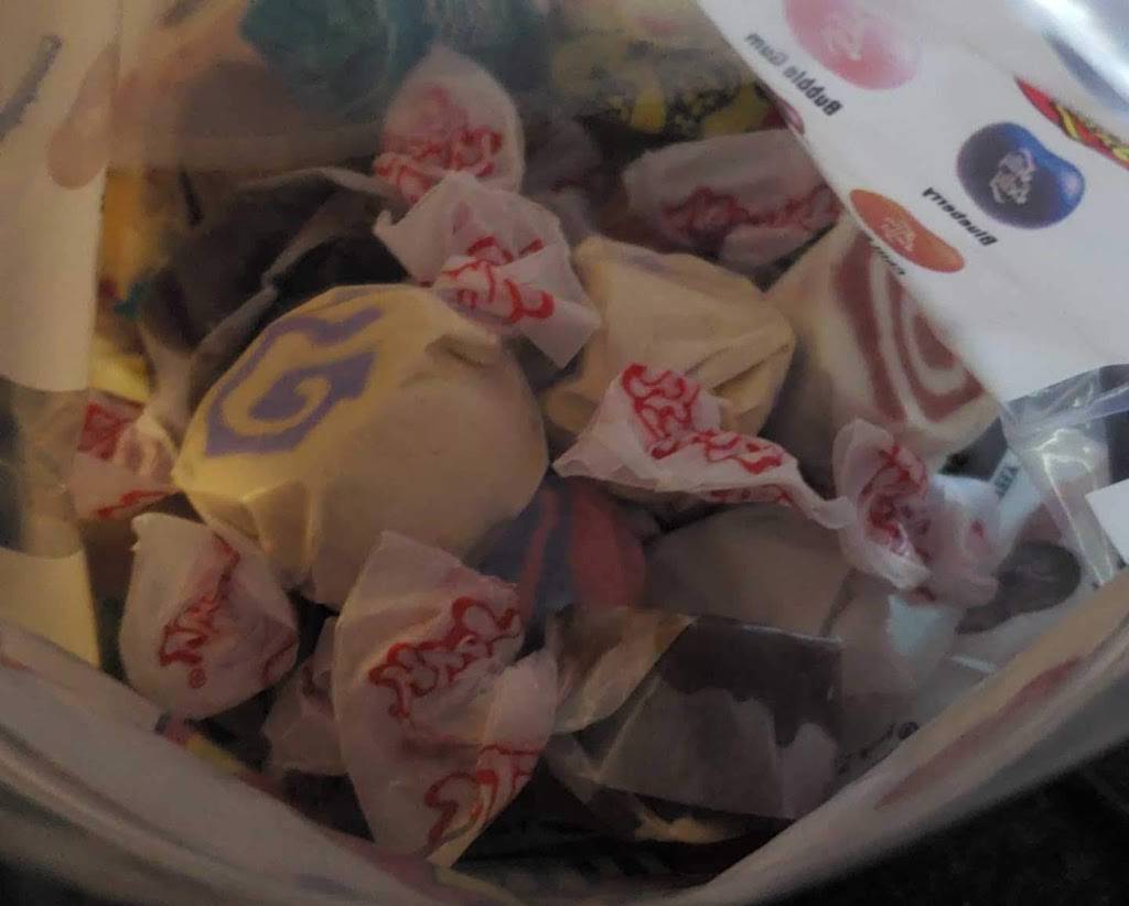 Capitanos Deli & Sweets | restaurant | 220 S Bridge St, Yorkville, IL 60560, USA | 6308829173 OR +1 630-882-9173