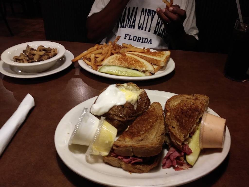 Wall Street Grill | restaurant | 2721 N Central Ave, Humboldt, TN 38343, USA | 7317841214 OR +1 731-784-1214