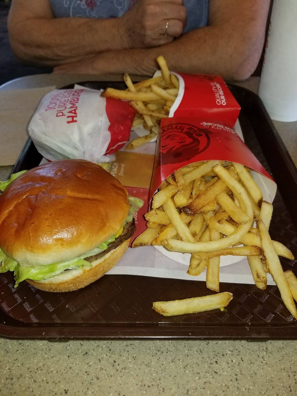 Wendys | restaurant | 31159 Harper Ave, St Clair Shores, MI 48082, USA | 5862947611 OR +1 586-294-7611