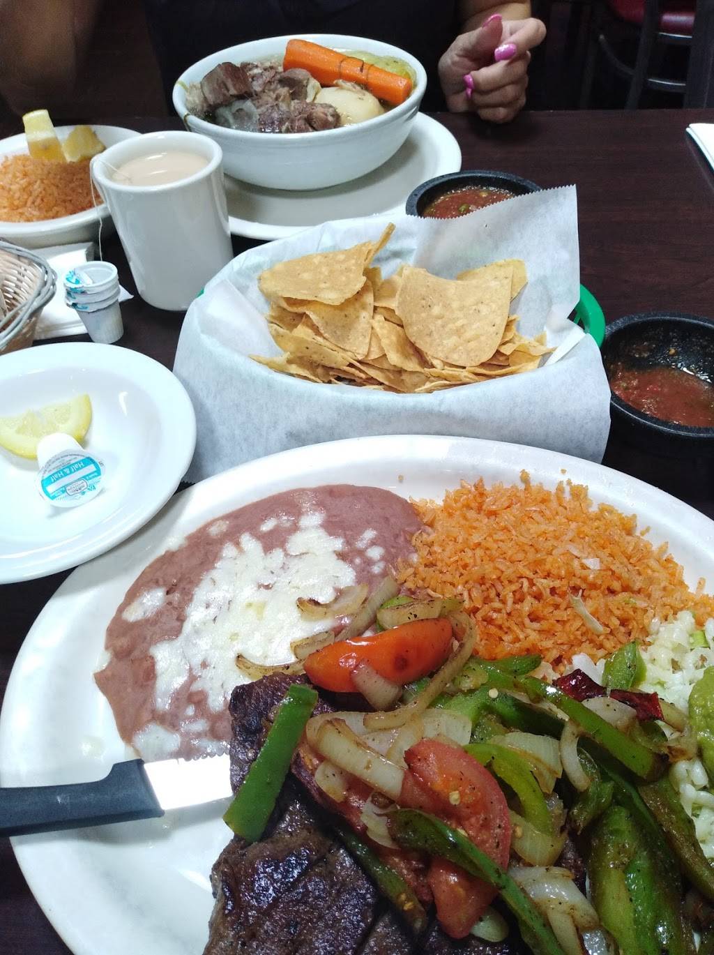 Mikey Vs | cafe | 4132, 209 E Tulare Ave, Tulare, CA 93274, USA | 5596888998 OR +1 559-688-8998