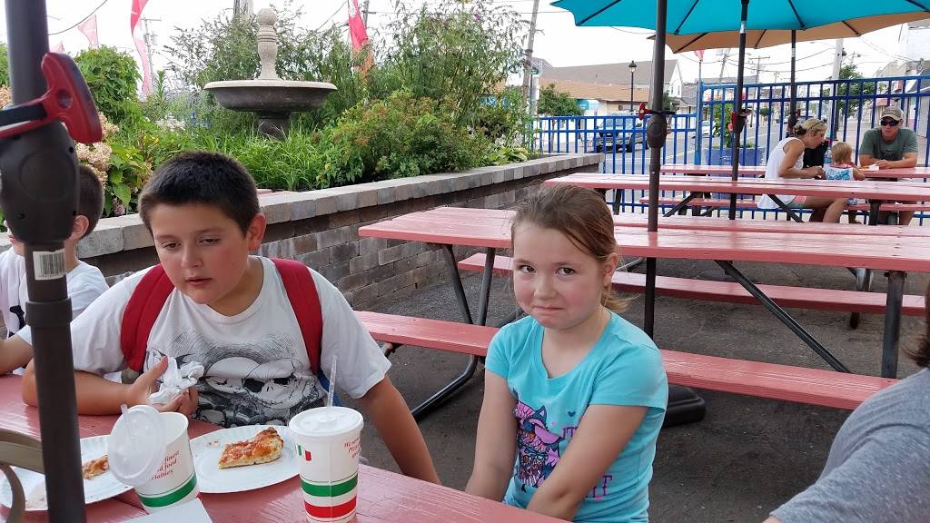 Pizza V | restaurant | 52 Beachway Ave, Keansburg, NJ 07734, USA | 7324951292 OR +1 732-495-1292