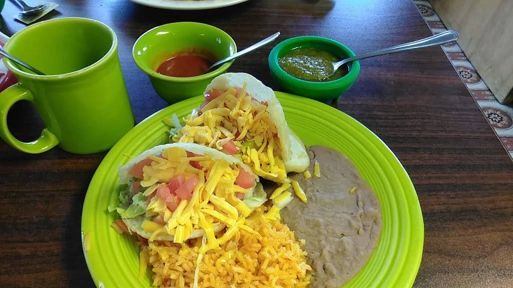 Chelitas mexican restaurant | restaurant | 550 Old Hwy 90 W, San Antonio, TX 78237, USA | 2106877237 OR +1 210-687-7237