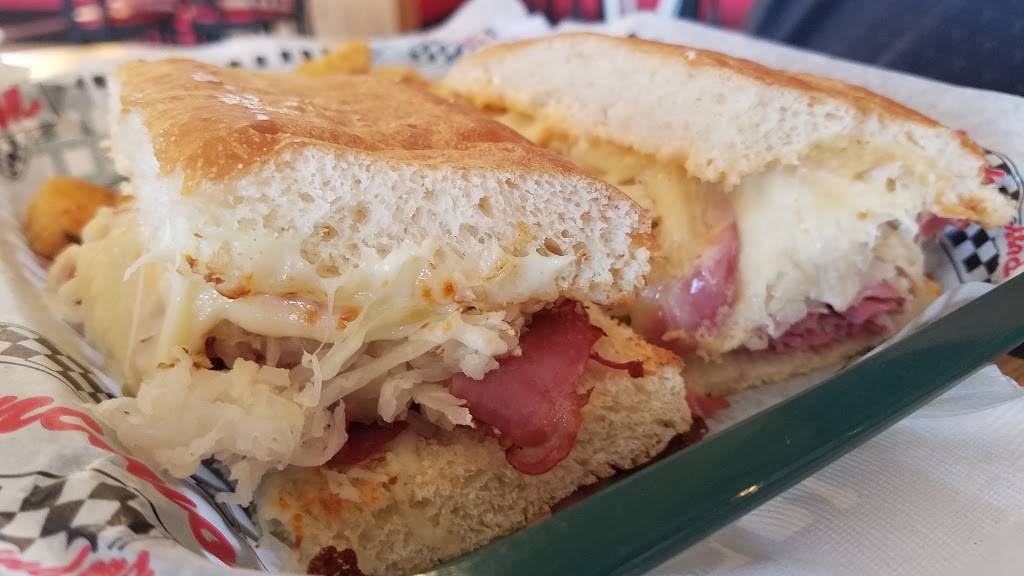Mancinos Grinders & Pizza | restaurant | 809 W Clairemont Ave, Eau Claire, WI 54701, USA | 7158354100 OR +1 715-835-4100