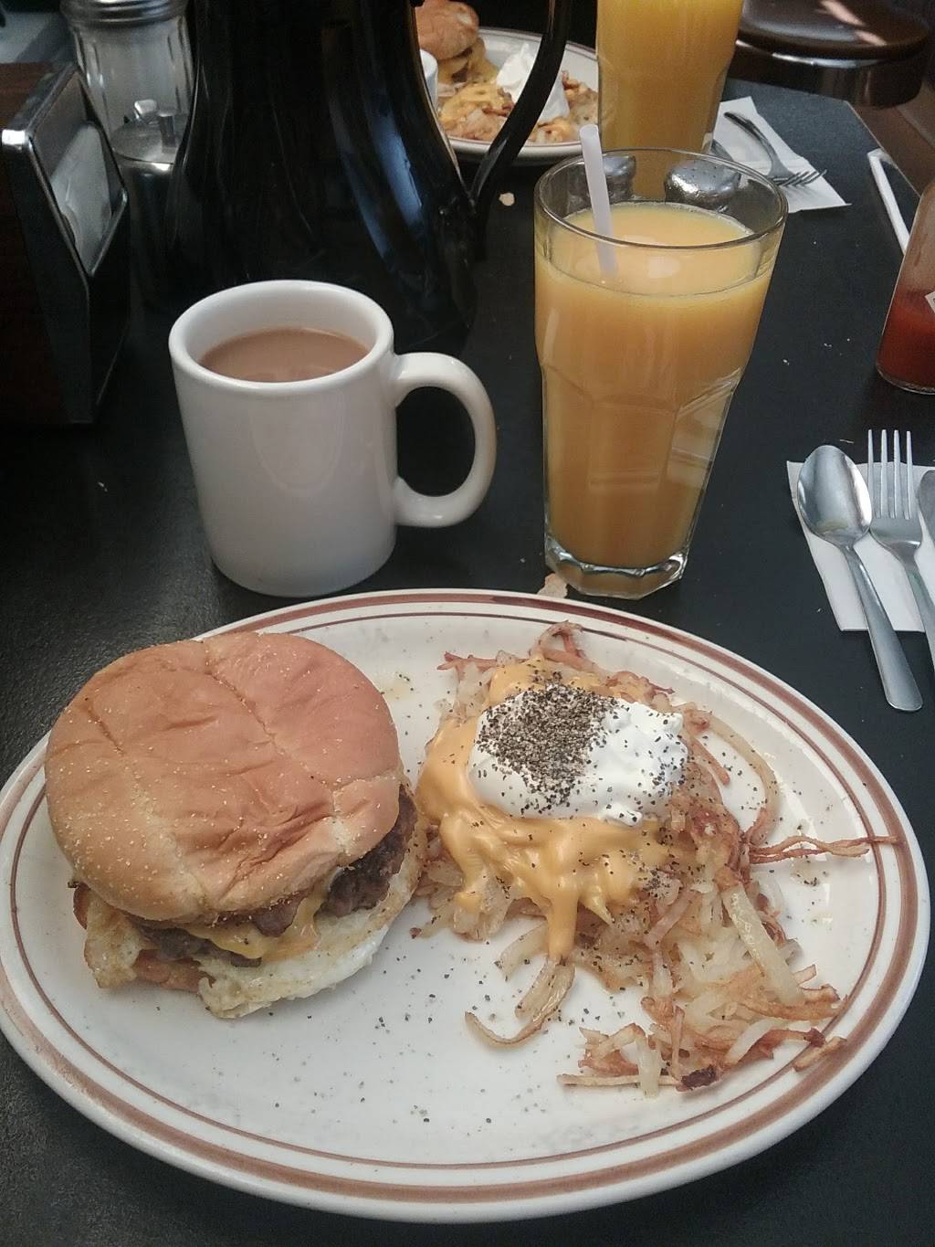 B & B Cafe | restaurant | 321 Sibley St, Albert Lea, MN 56007, USA | 5073731921 OR +1 507-373-1921