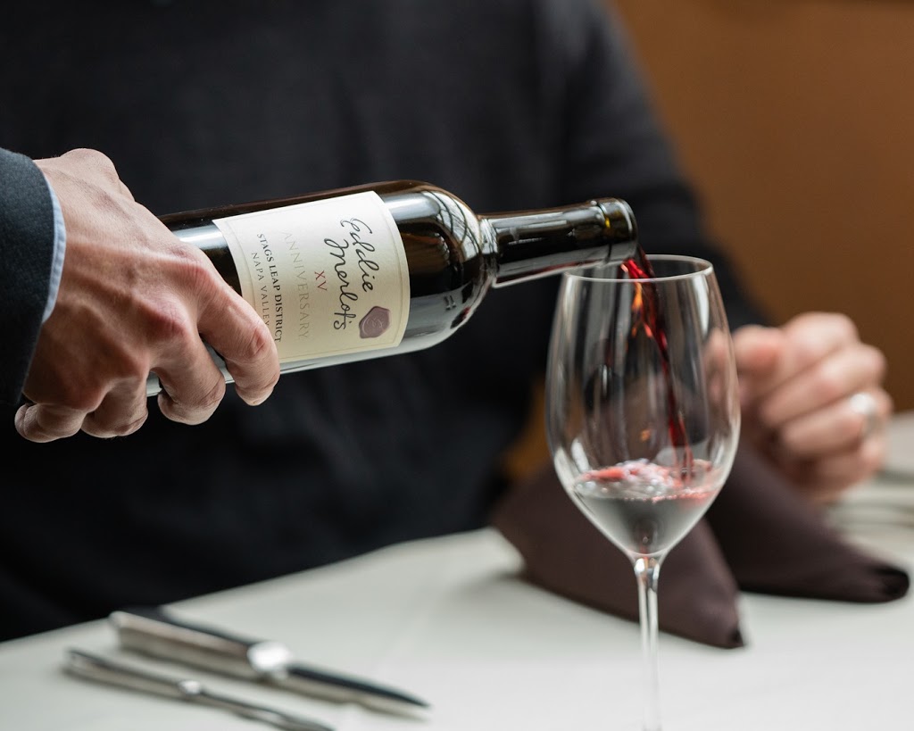 Eddie Merlots - Boston | restaurant | 505 Congress St, Boston, MA 02210, USA | 8572335009 OR +1 857-233-5009