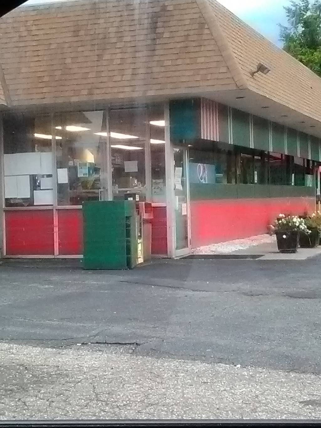 Augie & Rays Drive In | restaurant | 314 Main St, East Hartford, CT 06118, USA | 8605683770 OR +1 860-568-3770