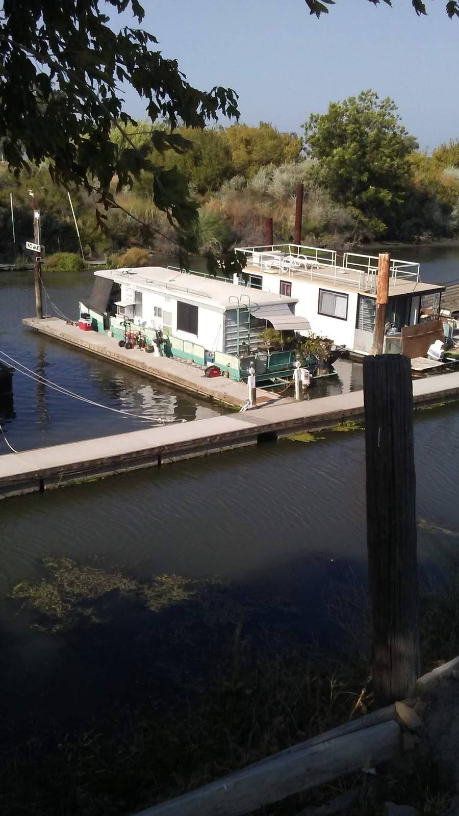 Tracy Oasis Marina Resort | restaurant | 12450 Grimes Rd, Tracy, CA 95304, USA | 2098353182 OR +1 209-835-3182