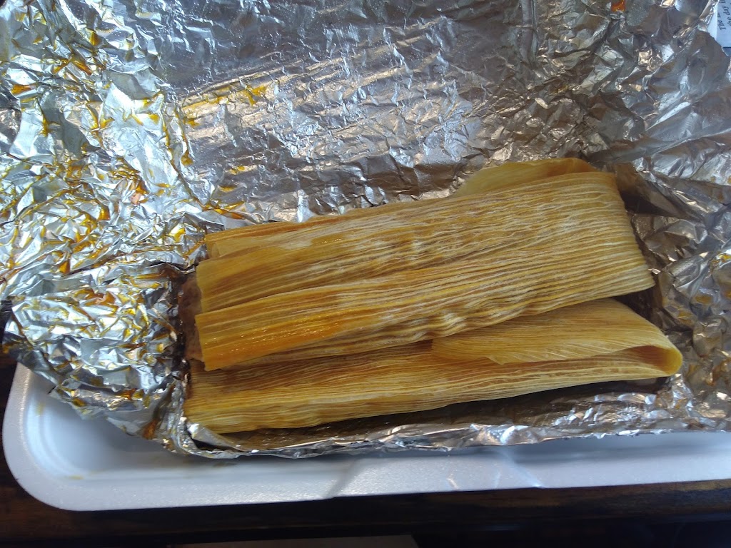 J & W Smokehouse | restaurant | 419 S Davis Ave, Cleveland, MS 38732, USA | 6625798355 OR +1 662-579-8355