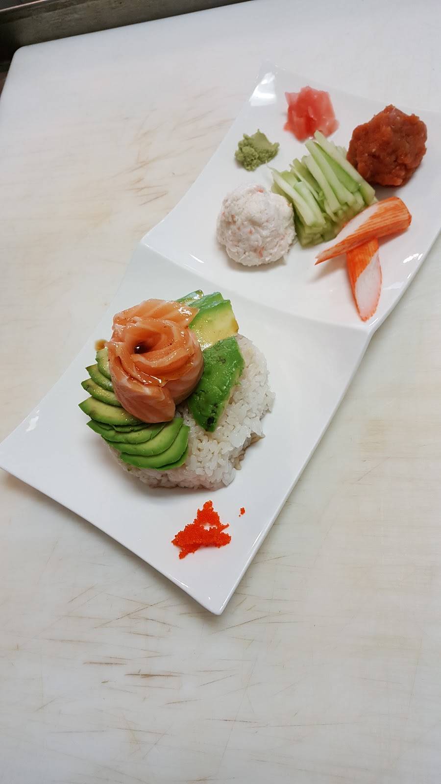 Naomi Sushi Express | restaurant | 126 W Main St, Barrington, IL 60010, USA | 8473812234 OR +1 847-381-2234