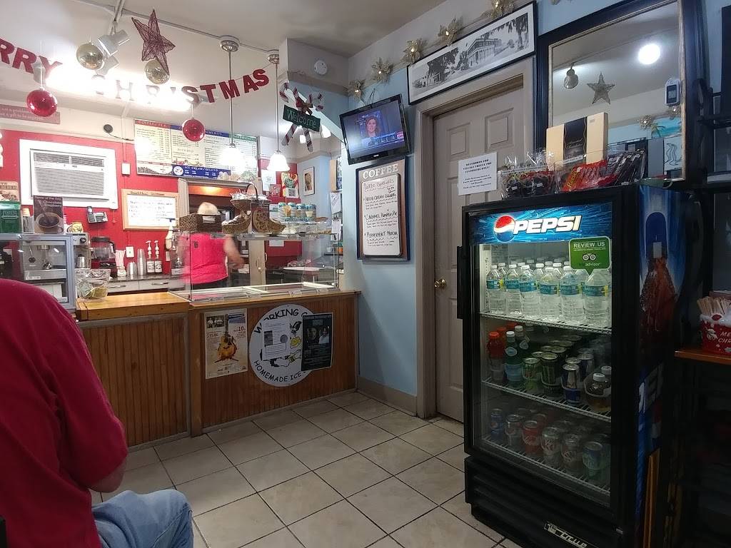 Village Coffee Pot of Mount Dora | bakery | 425 N Donnelly St, Mt Dora, FL 32757, USA | 3523833334 OR +1 352-383-3334