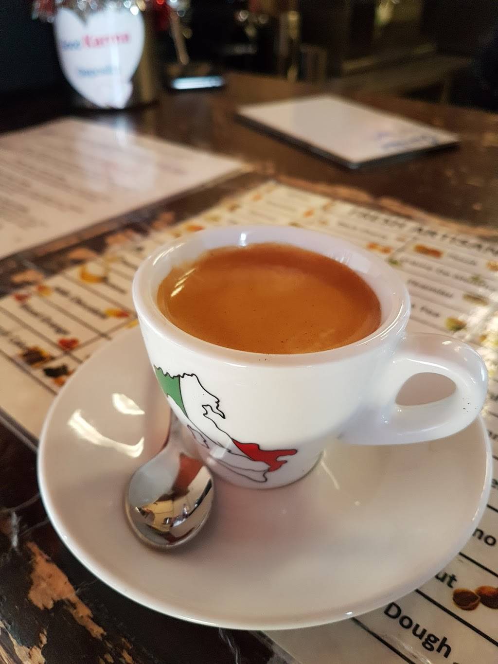 Lakewood Cafe | cafe | 13451 Riverside Dr E, Windsor, ON N8N 2M8, Canada | 5195516889 OR +1 519-551-6889