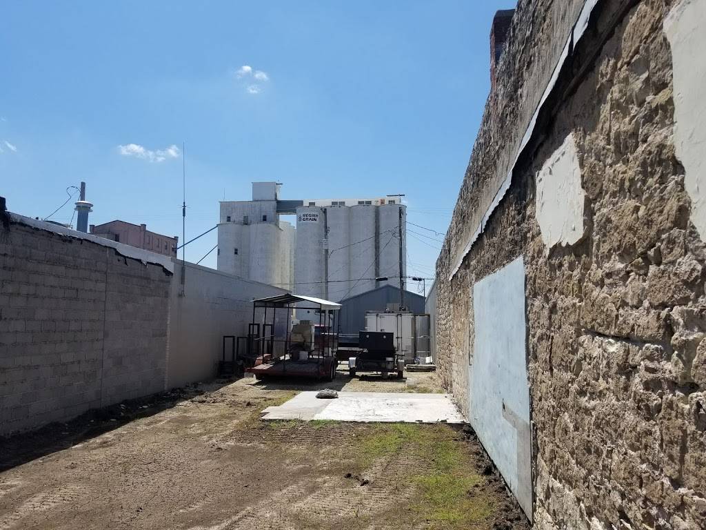 Inman Harvest Cafe | restaurant | 112 S Main St, Inman, KS 67546, USA | 6205856925 OR +1 620-585-6925