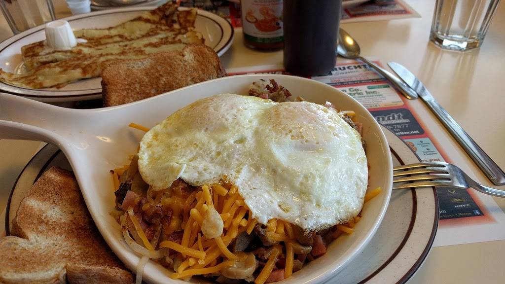 Swiss Alps | restaurant | 804 4th Ave W, Monroe, WI 53566, USA | 6083255900 OR +1 608-325-5900