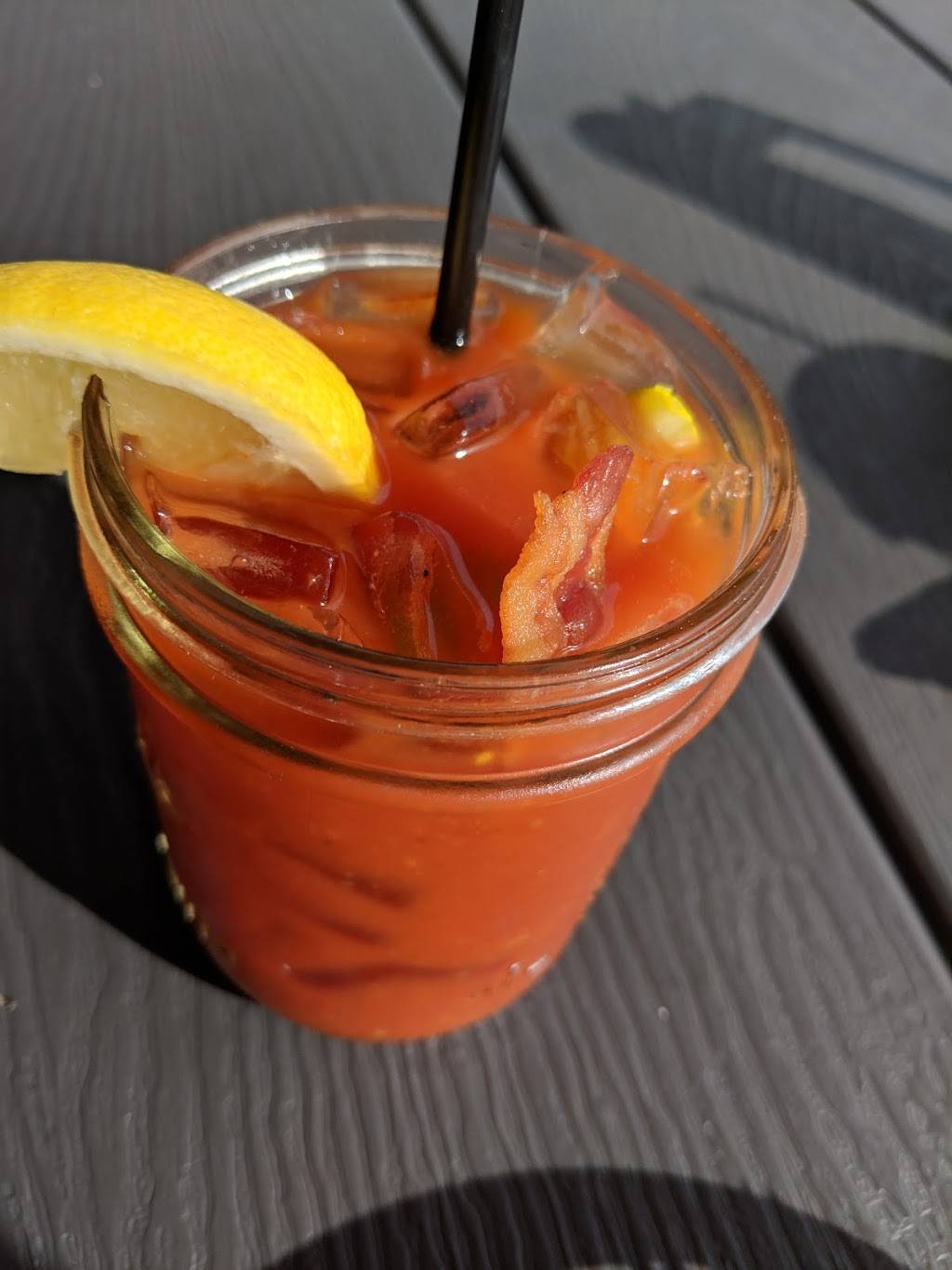 Buster Tubbs | restaurant | 110 N New Hampshire Ave, Tavares, FL 32778, USA | 3527427676 OR +1 352-742-7676