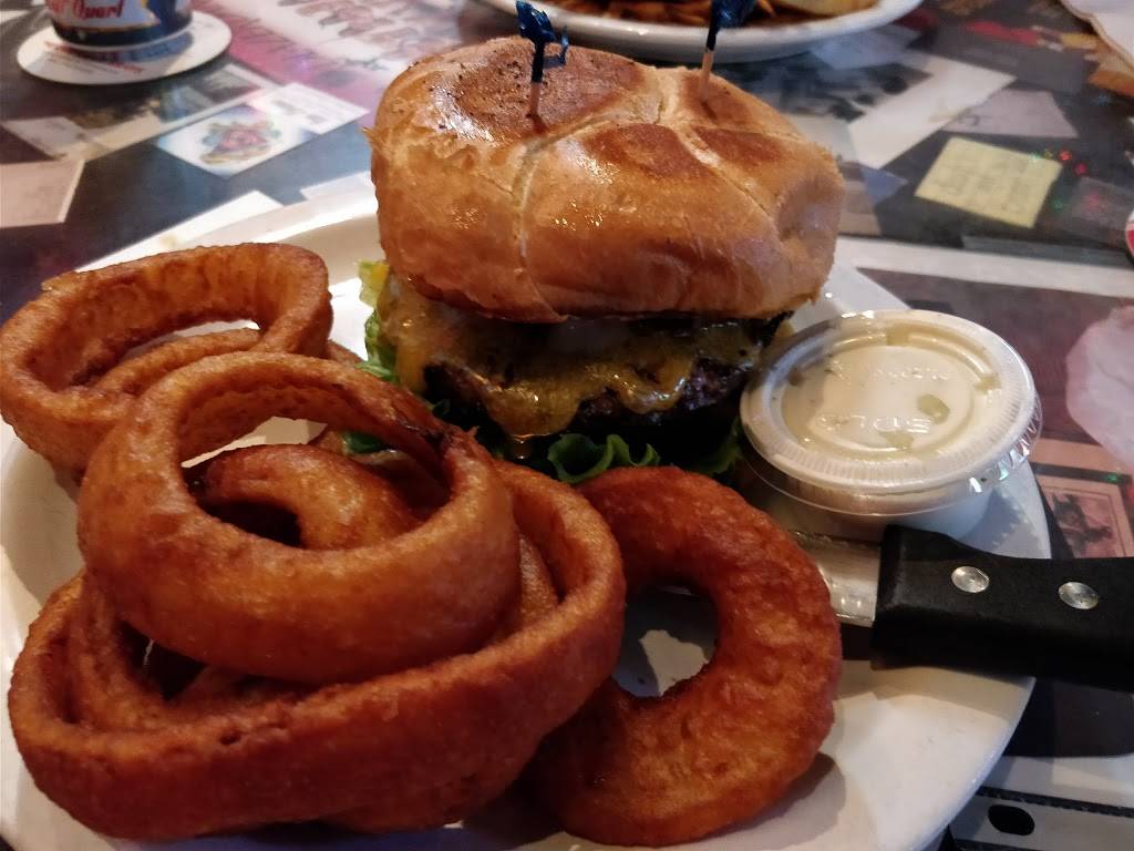 McGillacuddys Sports Bar & Grill | restaurant | 11133 NE Halsey St, Portland, OR 97220, USA | 5032572337 OR +1 503-257-2337