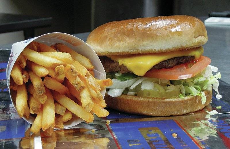 Sonic Drive-In | restaurant | 1300 E Lindsey St, Norman, OK 73071, USA | 4053604244 OR +1 405-360-4244