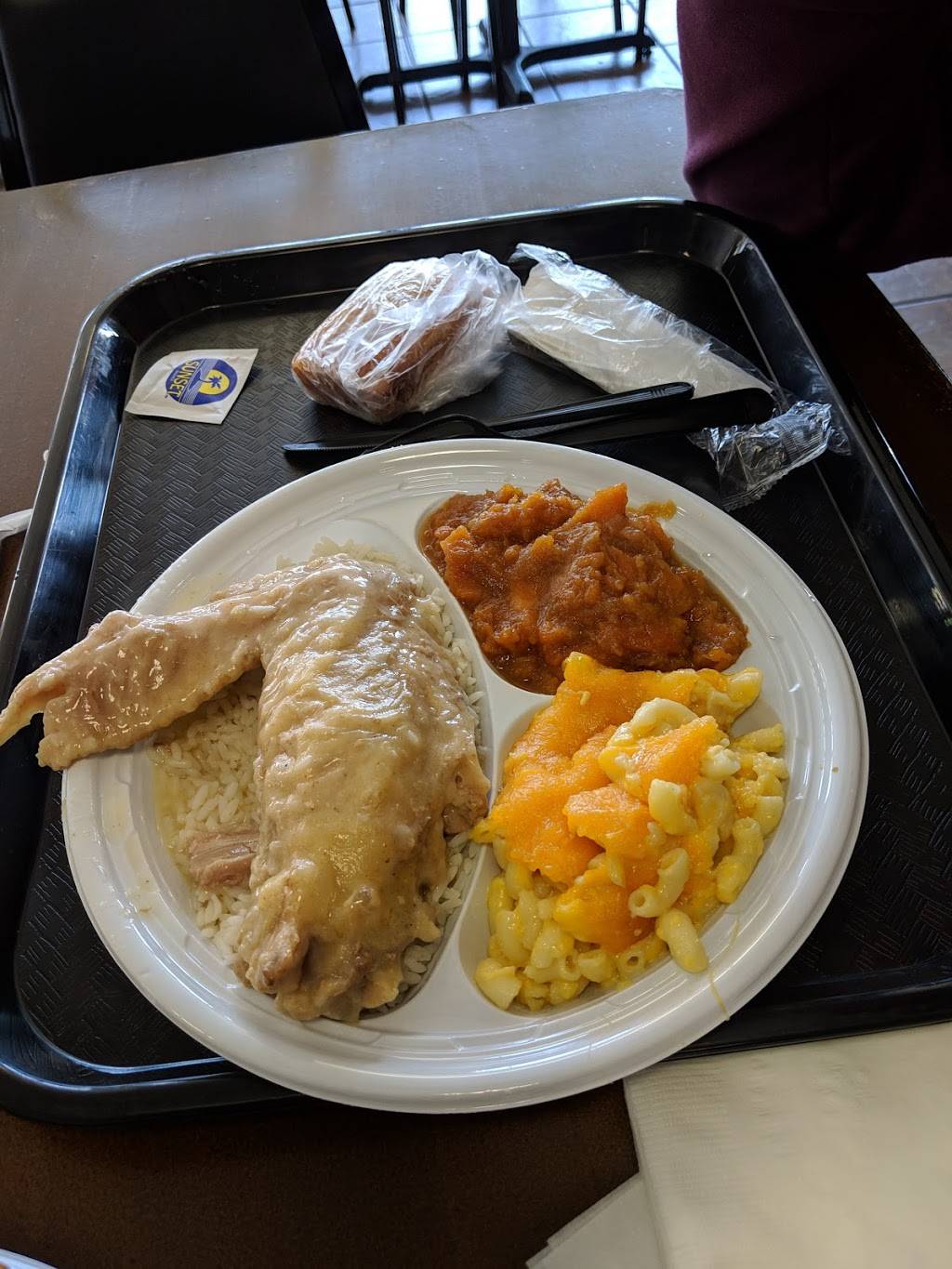 Londas Place | restaurant | 3635 Mt Holly-Huntersville Rd, Charlotte, NC 28214, USA | 9802996461 OR +1 980-299-6461