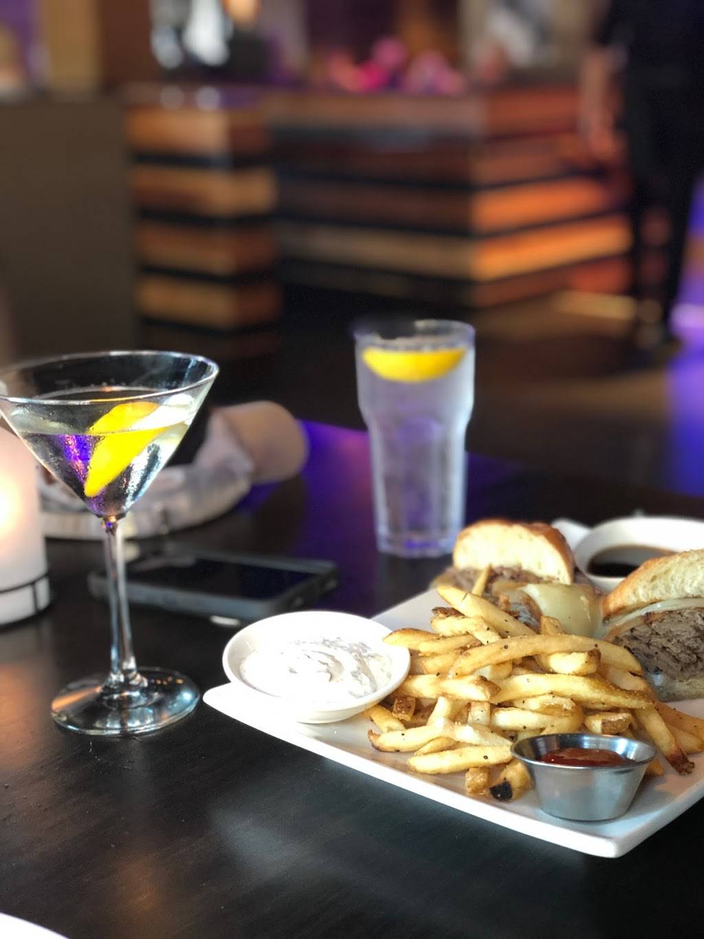 Black ‘N Blue | restaurant | 24300 Town Center Dr #110, Santa Clarita, CA 91355, USA | 6612889988 OR +1 661-288-9988